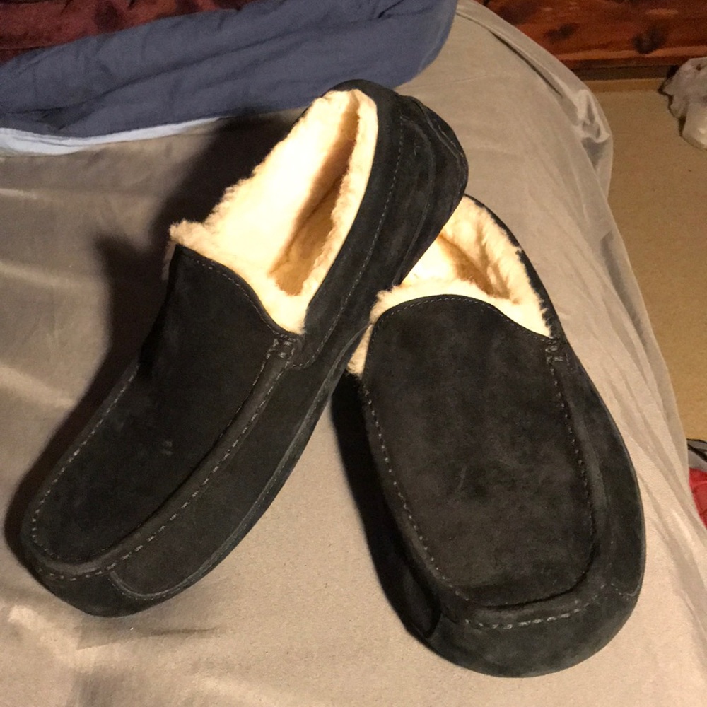 Ugg Ascot Suede Slippers - Black MUST HAVE!